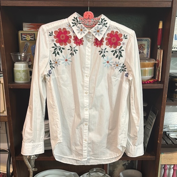 Anthropologie Tops - Anthropologie White and Pink Embroidered Button Down Shirt